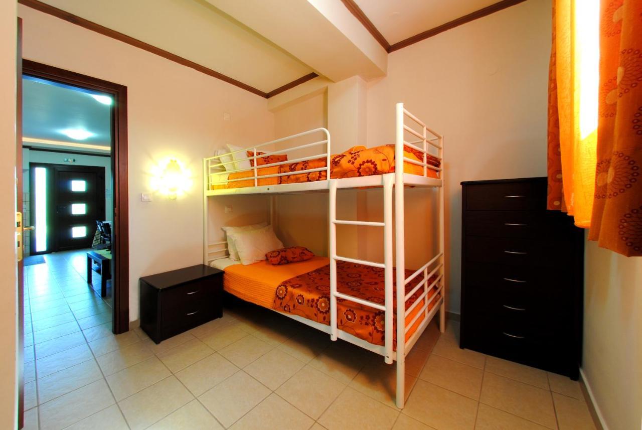 Dionysus Apartments & Suites Ierissos Quarto foto