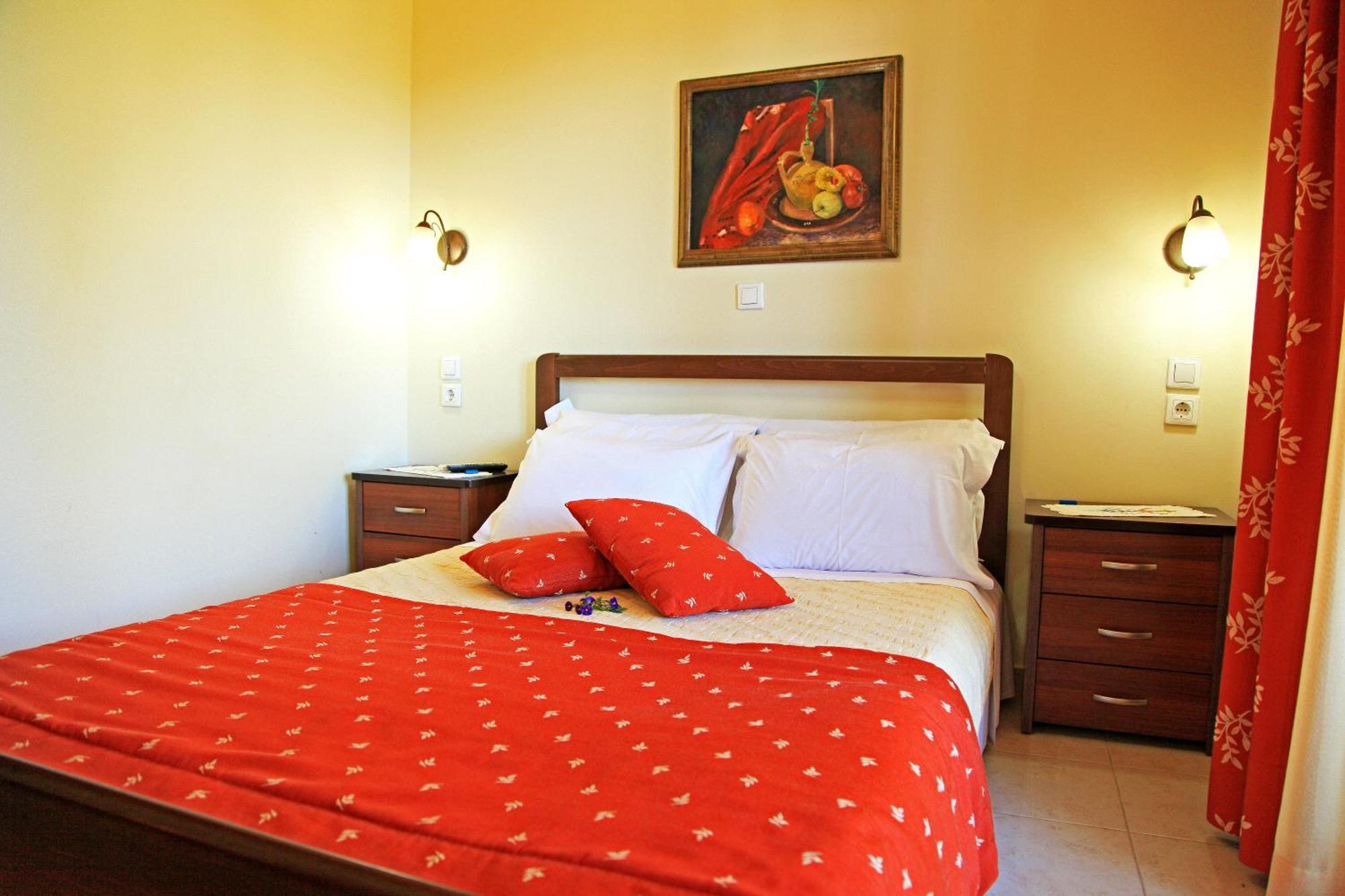 Dionysus Apartments & Suites Ierissos Quarto foto